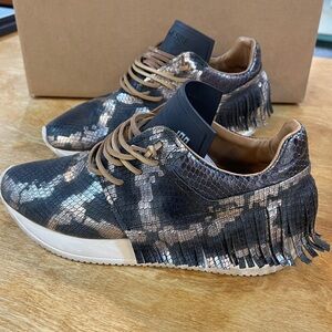 Esseutesse python sneaker size 39 black gold silver